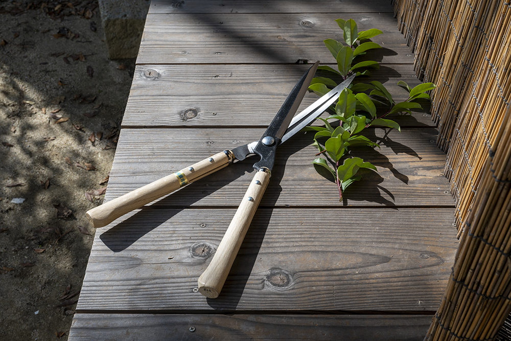 Kihachi Curved Topiary Shears by Yoshioka Hamono